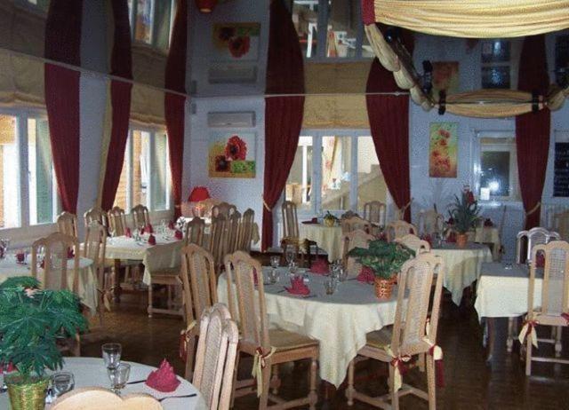 Hotel Le Richevaux 네프샤토 외부 사진